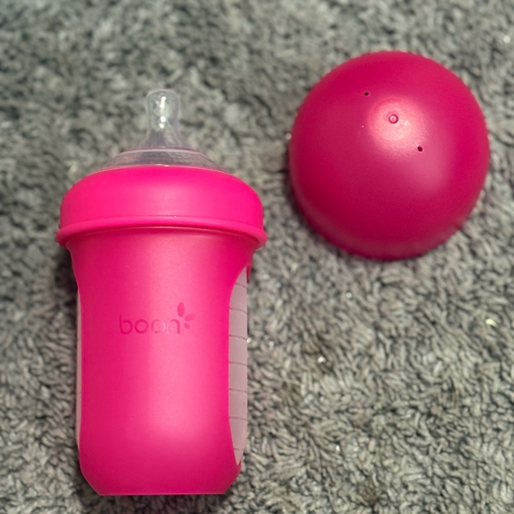 NWOT 240ml pink boon silicone pouch bottle